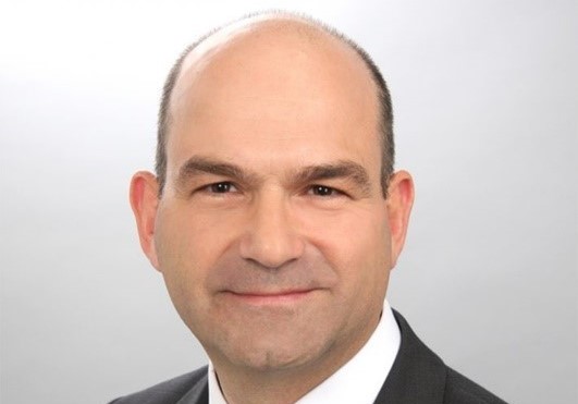 Dr. med. vet. Dr. med. Markus Schick übernimmt Leitung der Abteilung Lebensmittelsicherheit und Tiergesundheit.
Dr. med. vet. Dr. med. Markus Schick übernimmt Leitung der Abteilung Lebensmittelsicherheit und Tiergesundheit.