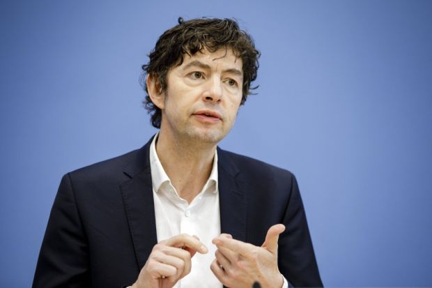 Prof. Dr. Christian Drosten ist Direktor des Instituts für Virologie an der Charité in Berlin. Prof. Dr. Christian Drosten ist Direktor des Instituts für Virologie an der Charité in Berlin.