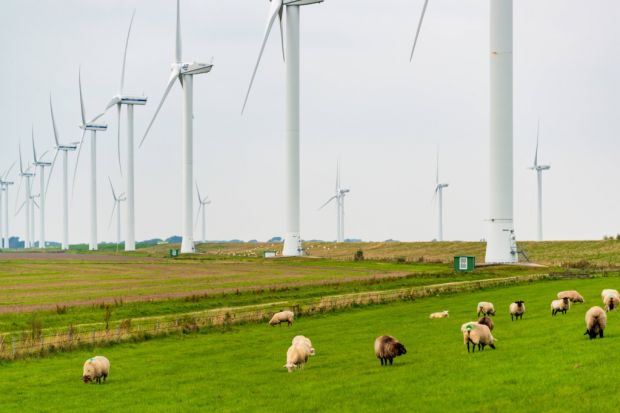 Die Bundesbürger sind mehrheitlich für Ausbau der erneuerbaren Energien. Bei Windenergieanlagen schwindet allerdings die Zustimmung. Die Bundesbürger sind mehrheitlich für Ausbau der erneuerbaren Energien. Bei Windenergieanlagen schwindet allerdings die Zustimmung.