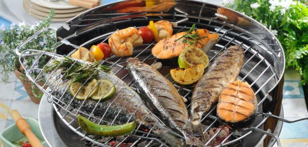 Es muss nicht immer Kaviar sein: Fisch eignet sich sehr gut zum Grillen. Es muss nicht immer Kaviar sein: Fisch eignet sich sehr gut zum Grillen.