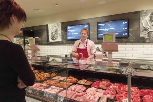 Für Fleisch und Fleischwaren mussten die Verbraucher im Oktober wieder etwas tiefer in die Tasche greifen. Für Fleisch und Fleischwaren mussten die Verbraucher im Oktober wieder etwas tiefer in die Tasche greifen.