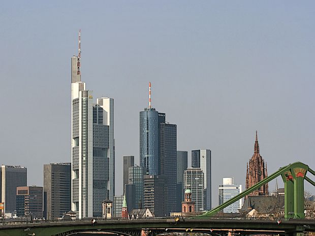 Kaufhaussterben, Onlinehandel - und jetzt auch noch Corona: Städte drohen zu veröden. Kaufhaussterben, Onlinehandel - und jetzt auch noch Corona: Städte drohen zu veröden.