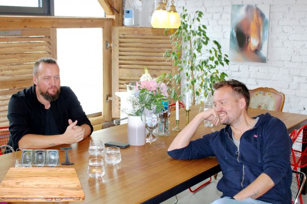 Zweite Karriere: Johannes (links) und Joseph Schreiter machen mit ihrem Frankfurter Brett das Leben für Köche einfacher. Zweite Karriere: Johannes (links) und Joseph Schreiter machen mit ihrem Frankfurter Brett das Leben für Köche einfacher.