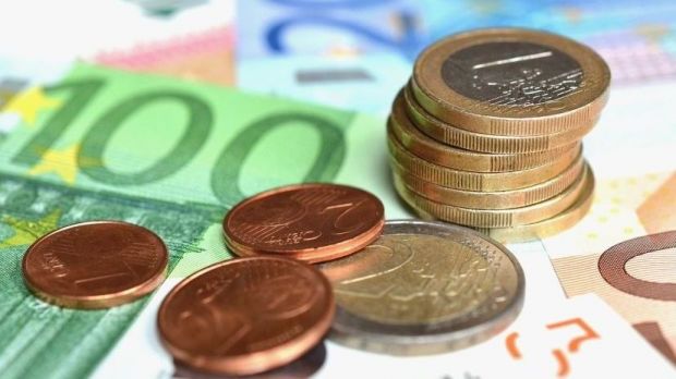 130 Mrd. € kosten die Maßnahmen, mit denen die deutsche Wirtschaft wieder auf den Wachstumspfad geführt werden soll. 130 Mrd. € kosten die Maßnahmen, mit denen die deutsche Wirtschaft wieder auf den Wachstumspfad geführt werden soll.