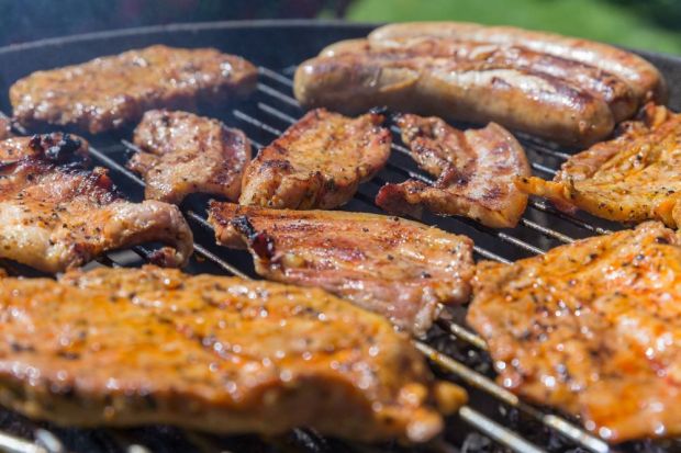 Grillsaison: Die Fleischbranche pocht auf Zeitarbeit, um Bedarfsspitzen abzudecken. Grillsaison: Die Fleischbranche pocht auf Zeitarbeit, um Bedarfsspitzen abzudecken.