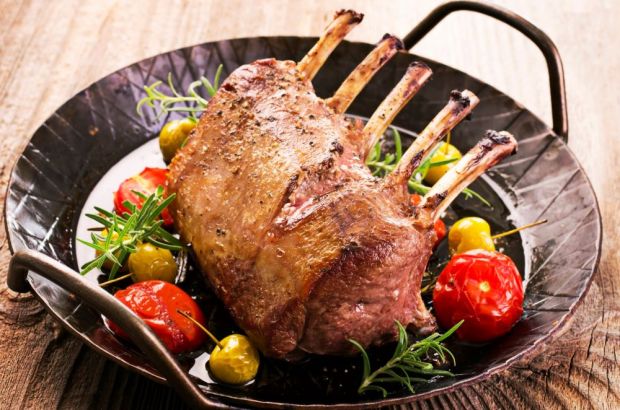 Wildbret, wie dieser Hirschbraten, ist in Niedersachsen in verschiedenen Convenience-Stufen problemlos zu beziehen. Wildbret, wie dieser Hirschbraten, ist in Niedersachsen in verschiedenen Convenience-Stufen problemlos zu beziehen.