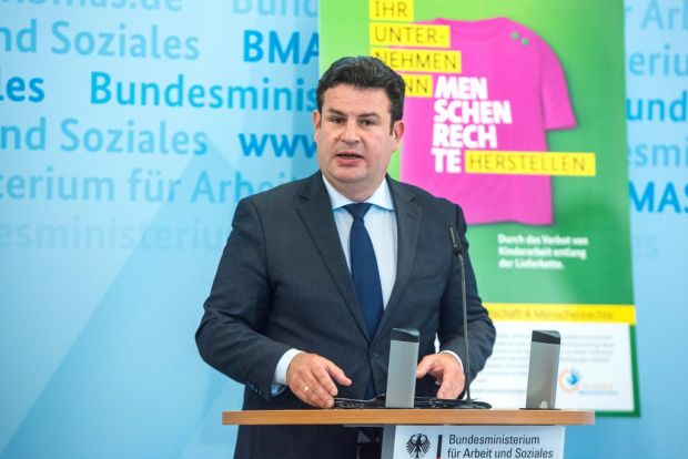 Bundesarbeitsminister Hubertus Heil legt einen Gesetzentwurf zum Verbot von Werkverträgen vor. Bundesarbeitsminister Hubertus Heil legt einen Gesetzentwurf zum Verbot von Werkverträgen vor.