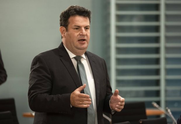 Der Vorschlag kam von Bundesarbeitsminister Hubertus Heil: Die Bundesregierung hat beschlossen, das Kurzarbeitergeld zu verlängern. Der Vorschlag kam von Bundesarbeitsminister Hubertus Heil: Die Bundesregierung hat beschlossen, das Kurzarbeitergeld zu verlängern.