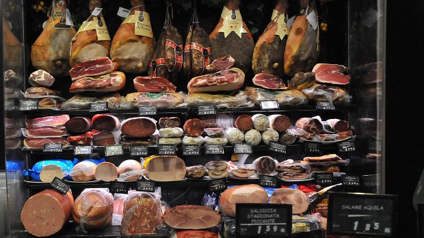 Im Internet wird laut italienischen Behörden mit Produktfälschungen von Mortadella oder Rohschinken gehandelt. Im Internet wird laut italienischen Behörden mit Produktfälschungen von Mortadella oder Rohschinken gehandelt.