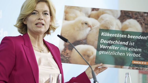 Julia Klöckner (CDU) kehrt einer freiwilligen Vereinbarung den Rücken. Julia Klöckner (CDU) kehrt einer freiwilligen Vereinbarung den Rücken.