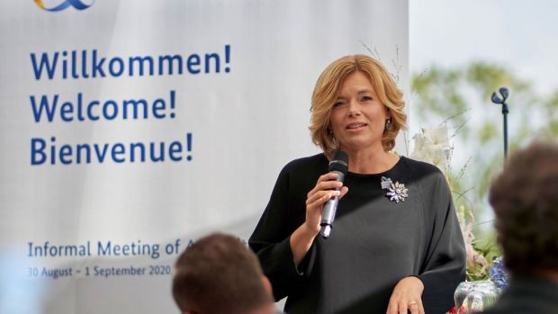 Julia Klöckner hofft, in Koblenz den Grundstein für eine EU-weite einheitliche Tierwohlkennzeichnung gelegt zu haben. Julia Klöckner hofft, in Koblenz den Grundstein für eine EU-weite einheitliche Tierwohlkennzeichnung gelegt zu haben.