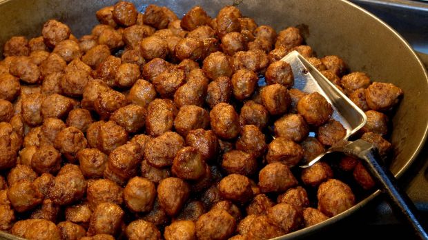 Die Köttbullar liefert die Bäuerliche Erzeugergemeinschaft Schwäbisch Hall (BESH), die die Fleischbällchen nach Möllers eigener Rezeptur herstellt. Die Köttbullar liefert die Bäuerliche Erzeugergemeinschaft Schwäbisch Hall (BESH), die die Fleischbällchen nach Möllers eigener Rezeptur herstellt.