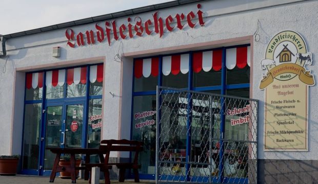 Ob in Innenstadtlagen oder auf dem Land - die gastronomischen Angebote der Metzger sind beliebt und machen oft einen erheblichen Teil des betrieblichen Umsatzes aus. Ob in Innenstadtlagen oder auf dem Land - die gastronomischen Angebote der Metzger sind beliebt und machen oft einen erheblichen Teil des betrieblichen Umsatzes aus.