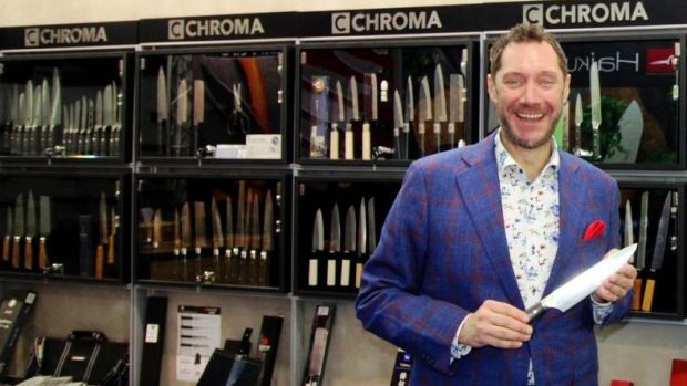Neue Herausforderung: TV-Koch Mirko Reeh führt seit Anfang des Jahres den Kochmesser-Shop Chroma weiter. Neue Herausforderung: TV-Koch Mirko Reeh führt seit Anfang des Jahres den Kochmesser-Shop Chroma weiter.