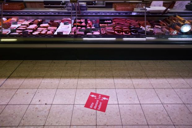 Die Fleischereien erwarten vor dem Osterfest eine starke Nachfrage und fordern deshalb, am Karfreitag öffnen zu dürfen, damit sich der Kundenstrom entzerrt. Die Fleischereien erwarten vor dem Osterfest eine starke Nachfrage und fordern deshalb, am Karfreitag öffnen zu dürfen, damit sich der Kundenstrom entzerrt.