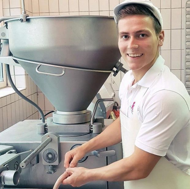 Frisch gebackener Meister: Julian Rupp aus Sulzbach/Murr hat mit gerade mal 20 Jahren fast schon eine Turbokarriere im Metzgerhandwerk hingelegt. Frisch gebackener Meister: Julian Rupp aus Sulzbach/Murr hat mit gerade mal 20 Jahren fast schon eine Turbokarriere im Metzgerhandwerk hingelegt.
