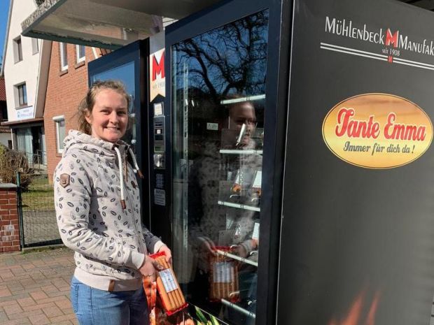 Wurstspezialitäten nach Ladenschluss: Mühlenbeck-Geschäftsführerin Stefanie Mehring schätzt den zusätzlichen Absatzweg. Wurstspezialitäten nach Ladenschluss: Mühlenbeck-Geschäftsführerin Stefanie Mehring schätzt den zusätzlichen Absatzweg.
