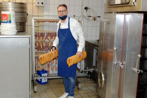 Frankfurter Tradition: Metzgermeister Michael Ebert führt die „Metzgerei & Feinkost Ebert“ in vierter Generation. Frankfurter Tradition: Metzgermeister Michael Ebert führt die „Metzgerei & Feinkost Ebert“ in vierter Generation.