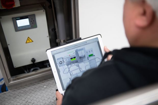 Via Tablet: Verbrauchsdaten abrufen oder Einstellungen verändern. Via Tablet: Verbrauchsdaten abrufen oder Einstellungen verändern.
