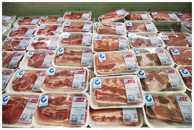 Das QS-Prüfzeichen ist bei frischem Schweinefleisch mittlerweile Standard. Das QS-Prüfzeichen ist bei frischem Schweinefleisch mittlerweile Standard.