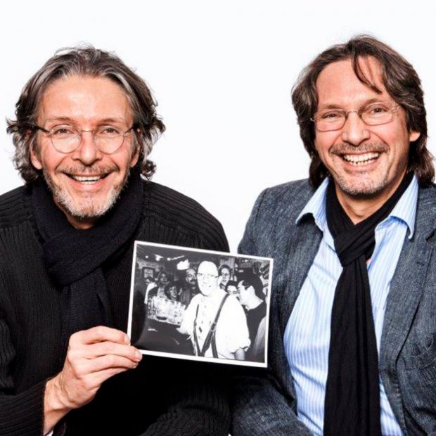 Fabelhafte Butcherboys: Klaus (links) und Thomas Reichert mit einem Foto ihres verstorbenen Vaters Willi. Fabelhafte Butcherboys: Klaus (links) und Thomas Reichert mit einem Foto ihres verstorbenen Vaters Willi.