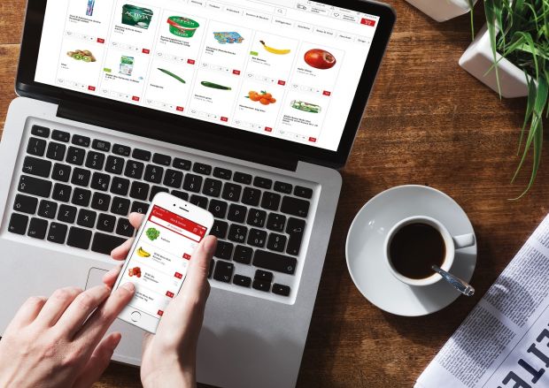 Branchenpionier Rewe bietet seinen Onlinebestellservice in rund 75 Städten mit eigenen Lieferfahrzeugen und Fahrern an. Branchenpionier Rewe bietet seinen Onlinebestellservice in rund 75 Städten mit eigenen Lieferfahrzeugen und Fahrern an.