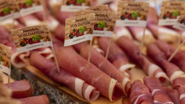 Die Exportnachfrage für Lebensmittel brach im Oktober ein. Mit der Nachfrage im Inland kann die Ernährungsindustrie dagegen zufrieden sein. Die Exportnachfrage für Lebensmittel brach im Oktober ein. Mit der Nachfrage im Inland kann die Ernährungsindustrie dagegen zufrieden sein.