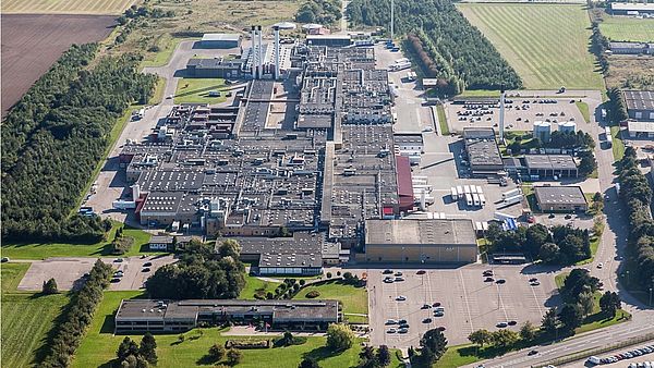Nachdem in Ringsted bei einem Viertel der Mitarbeiter eine Corona-Infektion nachgewiesen wurde, ordneten die Behörden eine einwöchige Unterbrechung der Produktion an. Nachdem in Ringsted bei einem Viertel der Mitarbeiter eine Corona-Infektion nachgewiesen wurde, ordneten die Behörden eine einwöchige Unterbrechung der Produktion an.