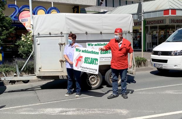 Sie gehen für ihr Handwerk auf die Straße: Die Mitglieder der Innung Hofgeismar-Wolfhagen demonstrieren für ihren guten Ruf. Sie gehen für ihr Handwerk auf die Straße: Die Mitglieder der Innung Hofgeismar-Wolfhagen demonstrieren für ihren guten Ruf.