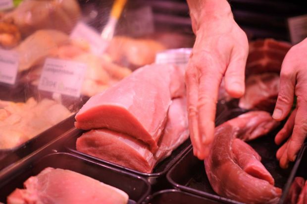 Die geringen Schlachtzahlen sorgen in Deutschland für stabile Preise auf dem Fleischmarkt. Die geringen Schlachtzahlen sorgen in Deutschland für stabile Preise auf dem Fleischmarkt.