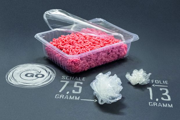 Ein weiteres Highlight ist die Vorstellung von ultraleichten Trays, aus Mono-PP oder Mono-PET, bei deren Herstellung der Materialeinsatz signifikant reduziert wurde. Ein weiteres Highlight ist die Vorstellung von ultraleichten Trays, aus Mono-PP oder Mono-PET, bei deren Herstellung der Materialeinsatz signifikant reduziert wurde.