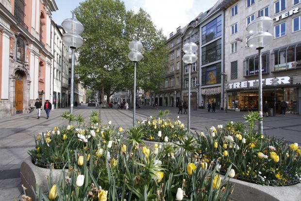 Durch die behördlich verfügten Ausgangsbeschränkungen sorgten wie hier in München für weitgehend menschenleere Fußgängerzonen. Durch die behördlich verfügten Ausgangsbeschränkungen sorgten wie hier in München für weitgehend menschenleere Fußgängerzonen.