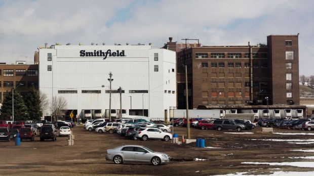 Der Schlachthof in Sioux Falls musste geschlossen werden, nachdem bei 10 Prozent der 3.700 Beschäftigten eine Corona-Infektion festgestellt worden war. Der Schlachthof in Sioux Falls musste geschlossen werden, nachdem bei 10 Prozent der 3.700 Beschäftigten eine Corona-Infektion festgestellt worden war.