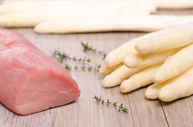 Angesichts des nahenden Endes der Spargelsaison flacht das Interesse an Kalbfleisch merklich ab. Angesichts des nahenden Endes der Spargelsaison flacht das Interesse an Kalbfleisch merklich ab.