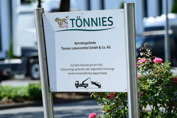 Zug um Zug nehmen die ersten Tochterunternehmen ihre Arbeit wieder auf. Zug um Zug nehmen die ersten Tochterunternehmen ihre Arbeit wieder auf.