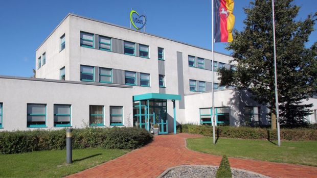Der Schlachthof in Emstek darf weiter produzieren, der Betrieb muss aber eingeschränkt werden. Der Schlachthof in Emstek darf weiter produzieren, der Betrieb muss aber eingeschränkt werden.