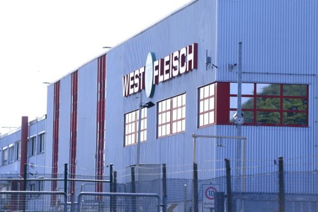 Die Corona-Ausbrüche beschränken sich bisher auf wenige Standorte wie das Fleischcenter der Westfleisch in Coesfeld. Der VDF sieht deshalb keine Notwendigkeit für ein Verbot der Werkverträge. Die Corona-Ausbrüche beschränken sich bisher auf wenige Standorte wie das Fleischcenter der Westfleisch in Coesfeld. Der VDF sieht deshalb keine Notwendigkeit für ein Verbot der Werkverträge.