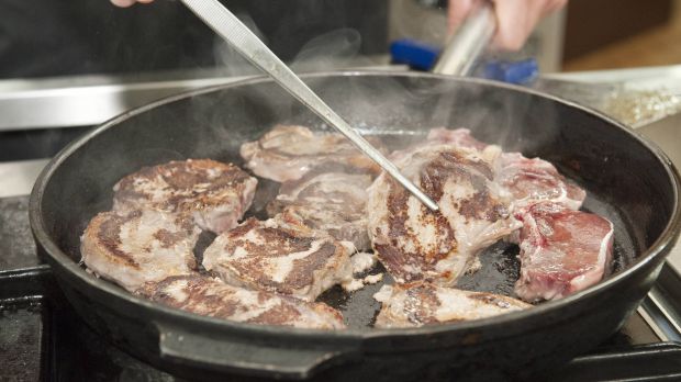 Am liebsten essen die Deutschen Wildbret – wie hier Kotelett vom Wildschwein – in Restaurants. Am liebsten essen die Deutschen Wildbret – wie hier Kotelett vom Wildschwein – in Restaurants.