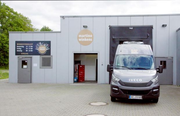 Die Andockstationen für die Lieferfahrzeuge wurden so konstruiert, dass auch bei ungünstiger Witterung ein schneller Warenumschlag gewährleistet wird. Die Andockstationen für die Lieferfahrzeuge wurden so konstruiert, dass auch bei ungünstiger Witterung ein schneller Warenumschlag gewährleistet wird.