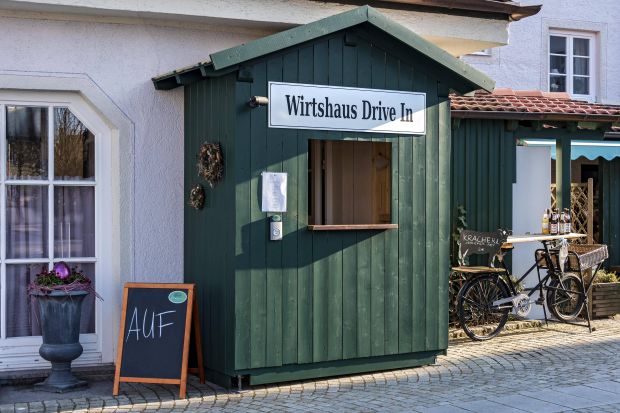 Krisengewinner: Drive-Through-Schalter. Krisengewinner: Drive-Through-Schalter.