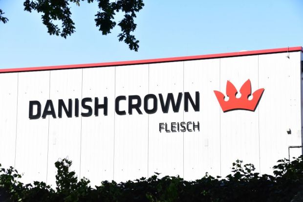In dem Schlachthof in Essen bei Cloppenburg in Niedersachsen soll auf die Beschäftigung von Werkvertragsarbeitern verzichtet werden. In dem Schlachthof in Essen bei Cloppenburg in Niedersachsen soll auf die Beschäftigung von Werkvertragsarbeitern verzichtet werden.