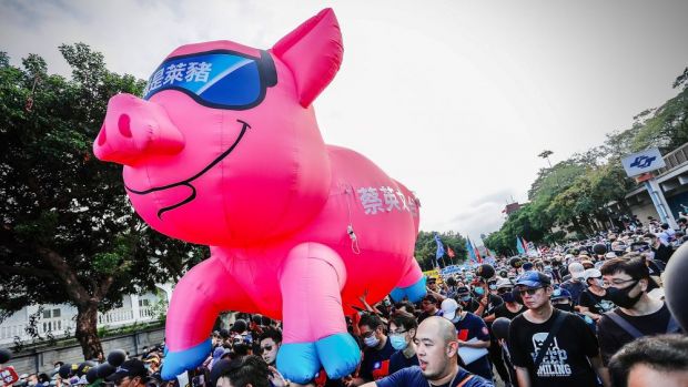 Taiwan sorgte die Entscheidung für Demonstrationen in der Hauptstadt Taipeh. Taiwan sorgte die Entscheidung für Demonstrationen in der Hauptstadt Taipeh.