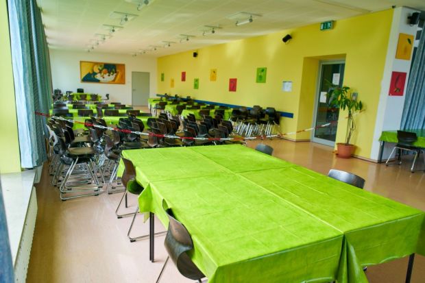 Verwaiste Kantinen in Schulen, Kindergärten und Universitäten bereiten den Foodservice-Unternehmen Sorgen. Verwaiste Kantinen in Schulen, Kindergärten und Universitäten bereiten den Foodservice-Unternehmen Sorgen.