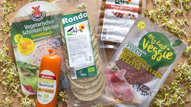 Das Europaparlament wird in seiner zweiten Plenumssitzung im Oktober abstimmen, ob Namen wie „vegane Burger“ und „vegane Würstchen“ weiterhin zulässig sein sollen. Das Europaparlament wird in seiner zweiten Plenumssitzung im Oktober abstimmen, ob Namen wie „vegane Burger“ und „vegane Würstchen“ weiterhin zulässig sein sollen.